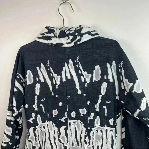 Samuel Dong Black And White Abstract Midi Button Down Dress - Picture 5 of 11